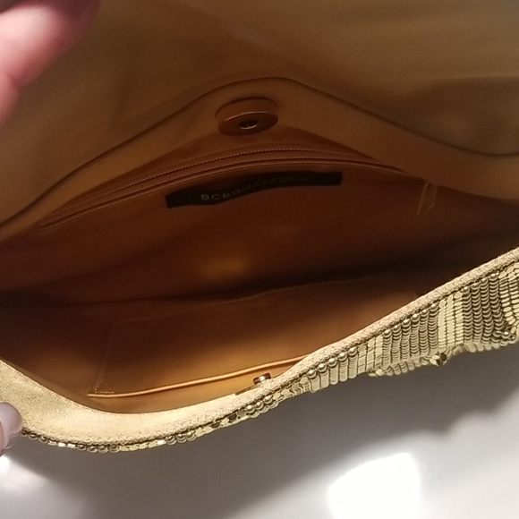 Gold evening purse. - Picture 3 of 4